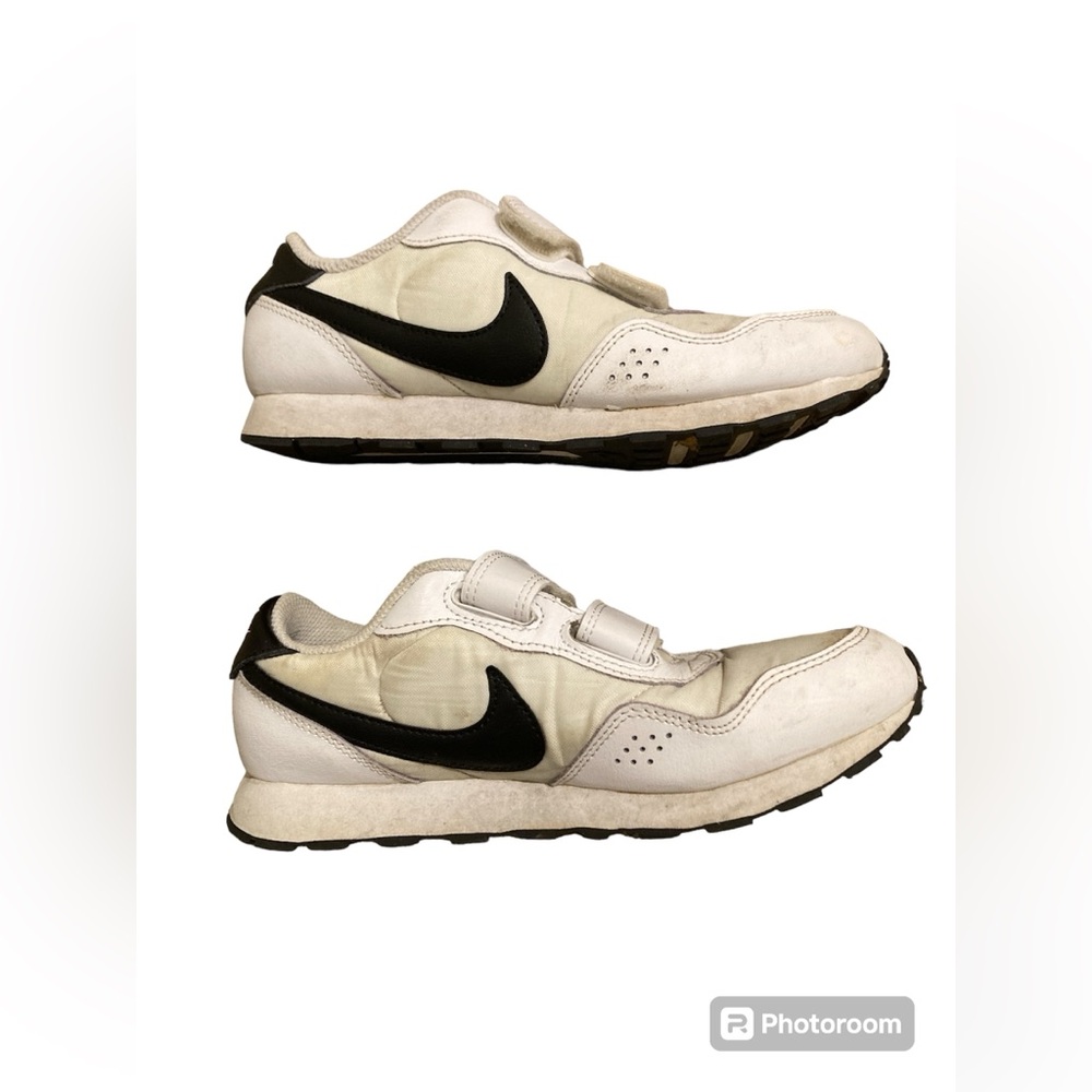 Nike MD Valiant (PSV) White & Black Sneakers. Size 3. - Picture 3 of 13